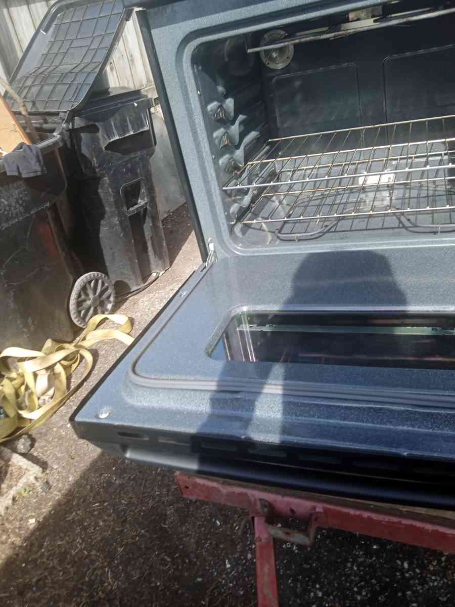 stove and fridge - Jeff, Kentucky - FleaMarketBay