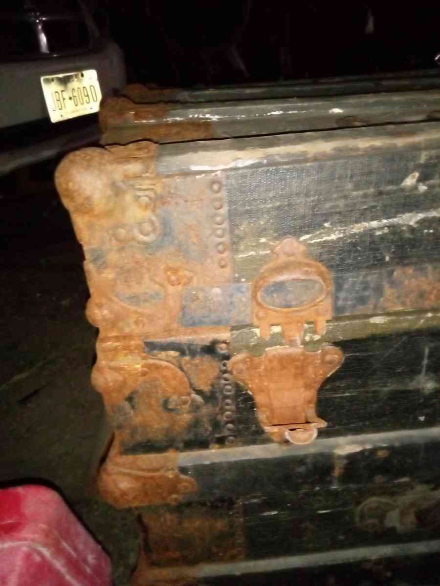 vintage Victorian trunk - Ingleside, Texas - FleaMarketBay