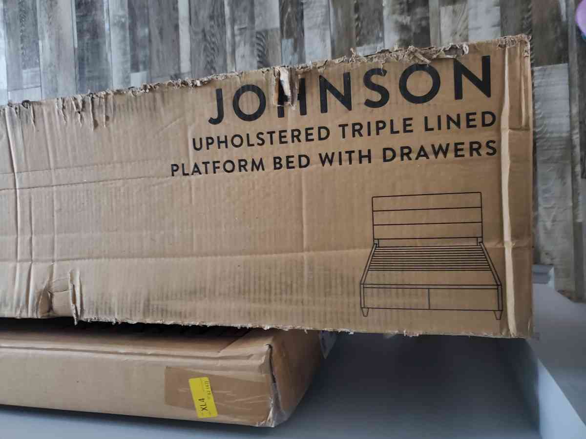 King Size Upholstered Bed Builtin DrawersModern Channel Tuft - Dayton, Ohio - FleaMarketBay