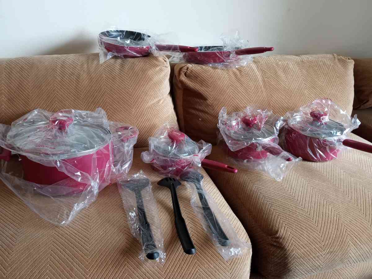 pots and pans set from QVC Rachel ray series - Dekalb, Illinois - FleaMarketBay