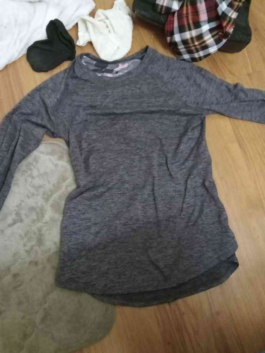 2 womens shirts $10 each - Colorado Springs, Colorado - FleaMarketBay