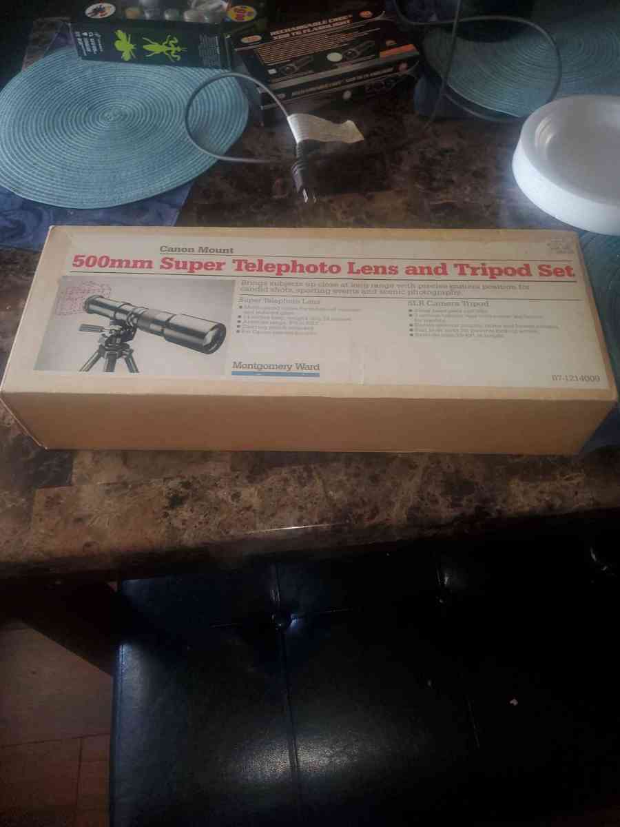 500mm Super Telephoto Lens and Tripod Set - Detroit, Michigan