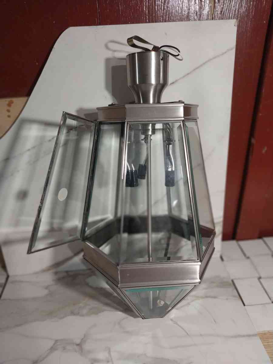 Huge Chandelier - Effingham, Illinois - FleaMarketBay