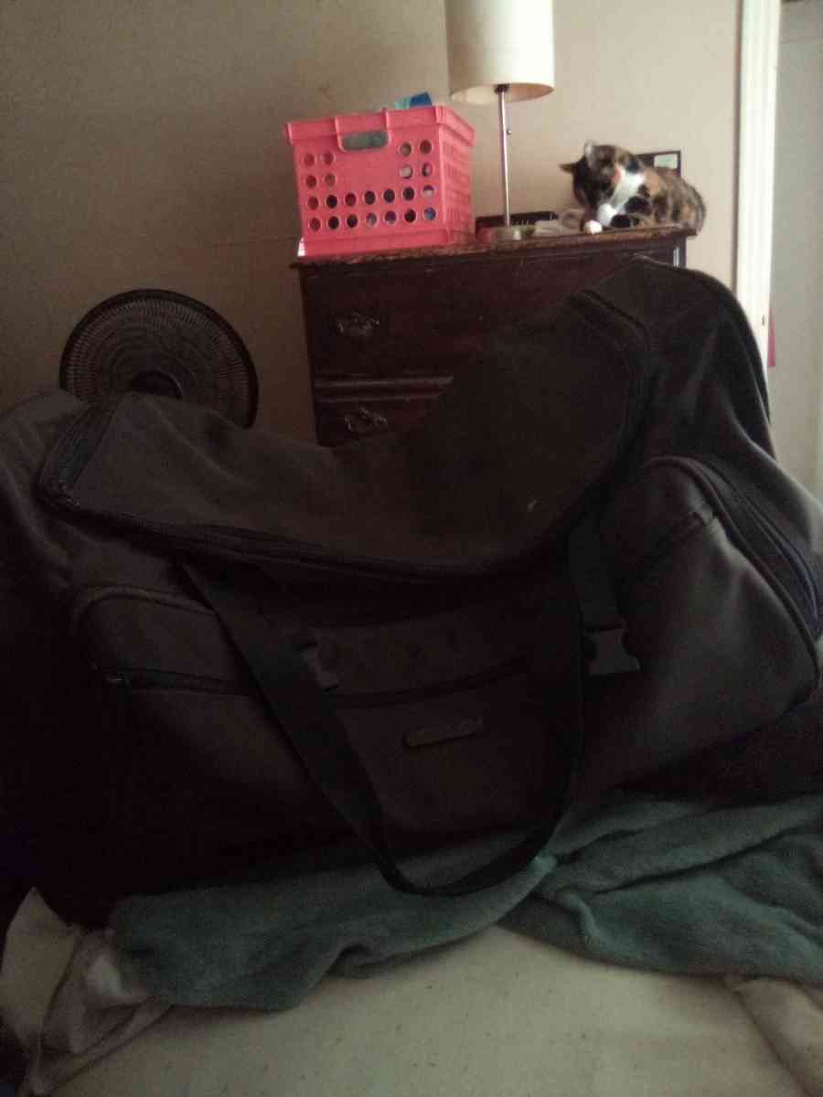 Huge black luggage - Warrensburg, Missouri - FleaMarketBay