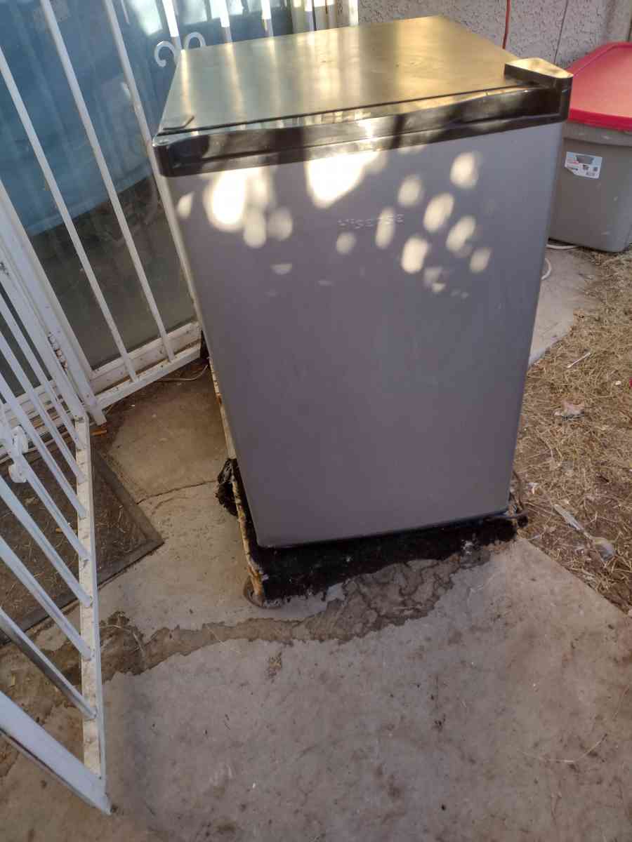 GE mini fridge w freezer barely used - Las Vegas, Nevada