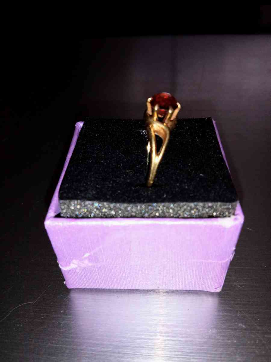 Rare 10K Yellow Gold Almandine Garnet Ring - West Jordan, Utah - FleaMarketBay