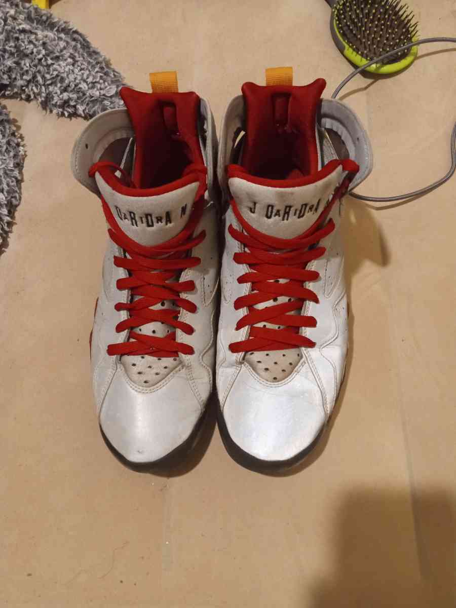 I want 90 bucks for these Jordans they are size 10 - Addieville, Illinois