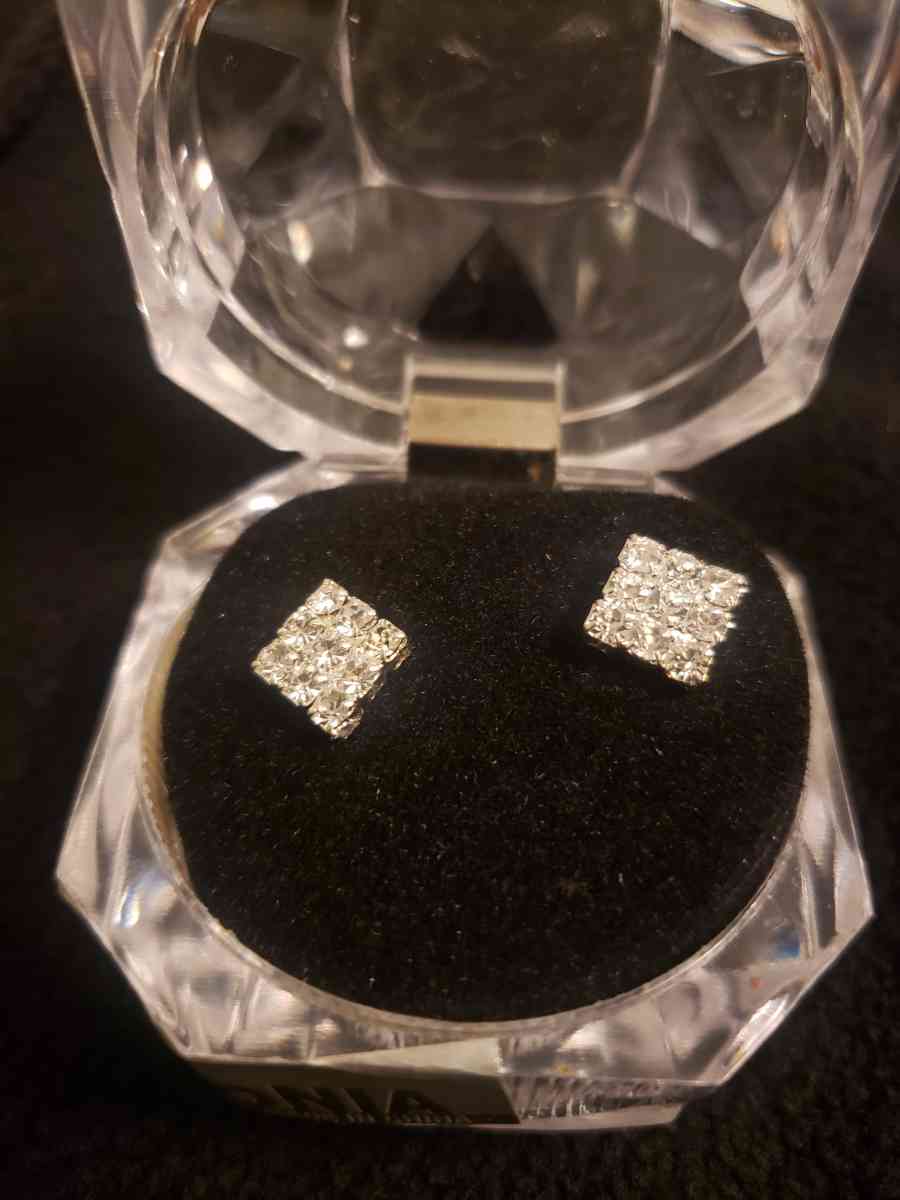 ear rings - Montebello, California - FleaMarketBay