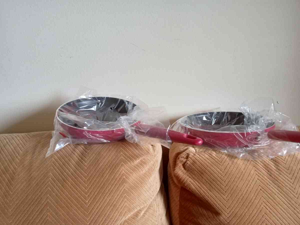 pots and pans set from QVC Rachel ray series - Dekalb, Illinois - FleaMarketBay