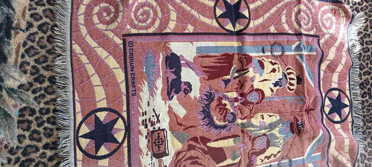 Crown Craft. Throw Rug. - Delmar, Delaware - FleaMarketBay