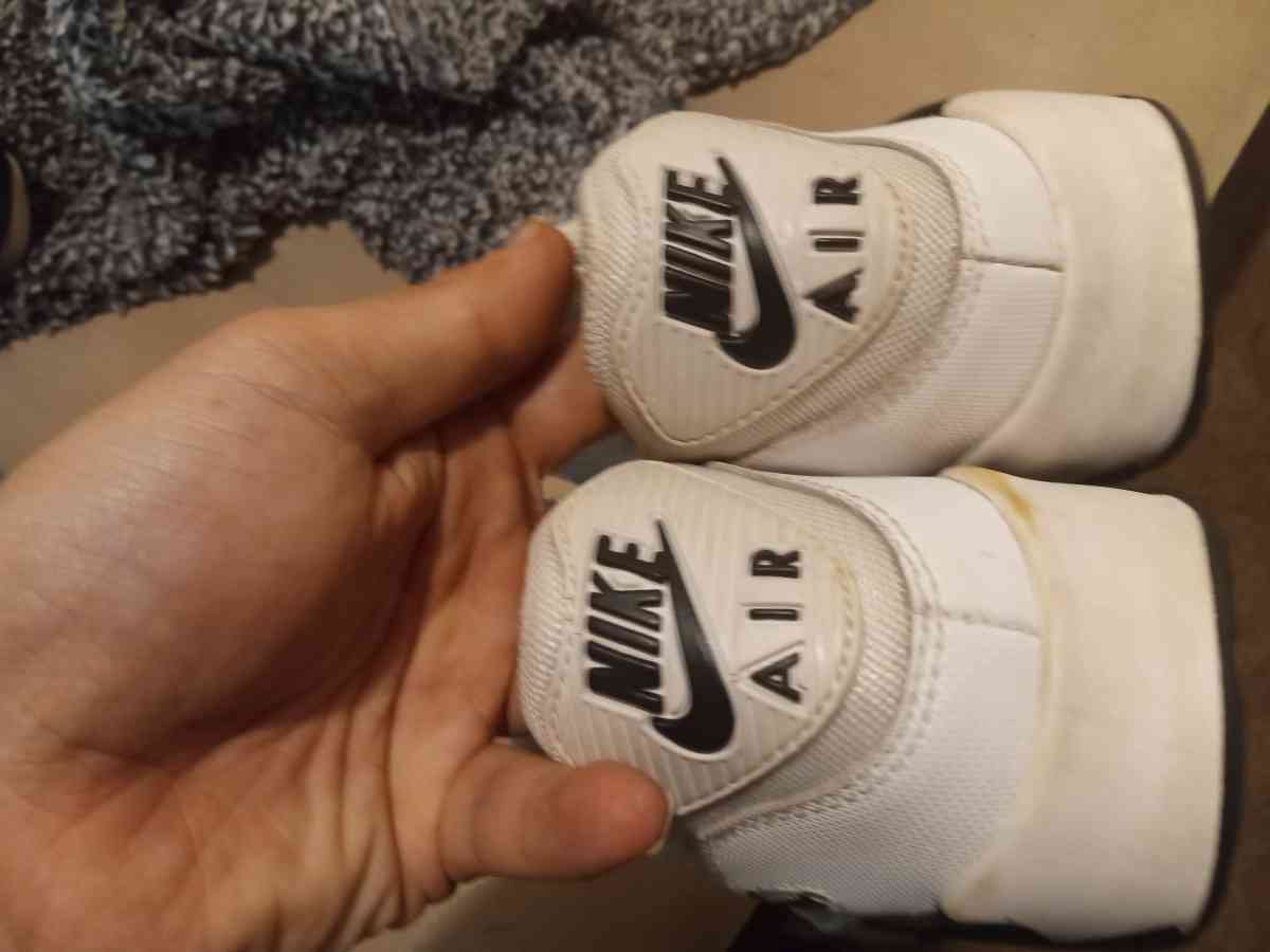 I want 15 for this Air maxes size 8 - Addieville, Illinois - FleaMarketBay