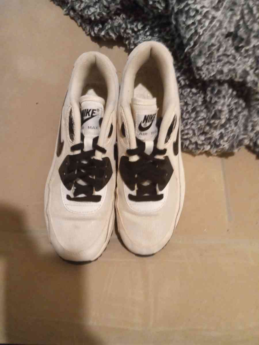 I want 15 for this Air maxes size 8 - Addieville, Illinois