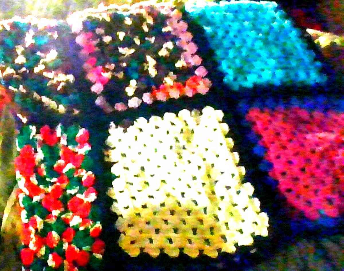 HOMEMADE CROCHETED THROW BLANKET - Alliance, Ohio - FleaMarketBay