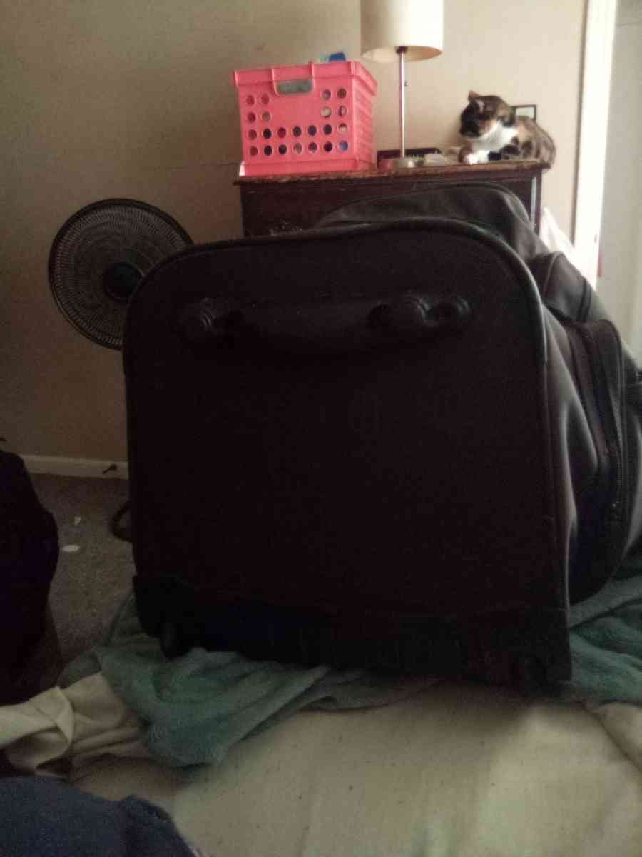 Huge black luggage - Warrensburg, Missouri - FleaMarketBay