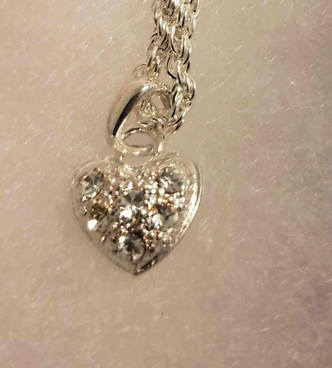 necklace and ear ring sets - Montebello, California - FleaMarketBay