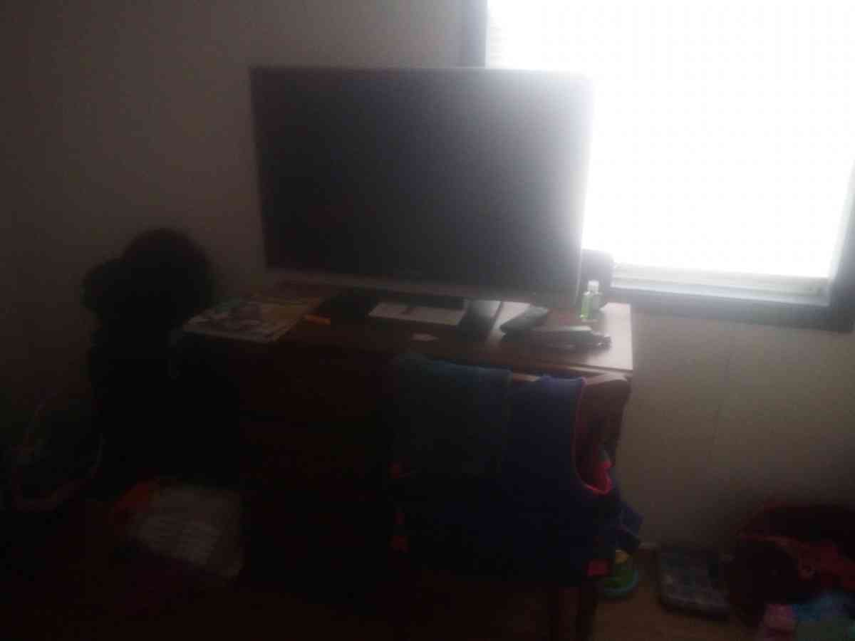 Tv with Desk and chair - Corinth, Mississippi