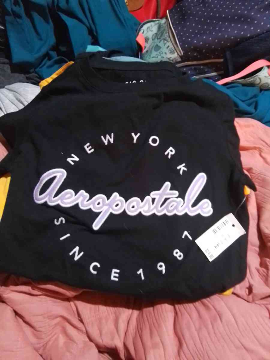 woman tee shirt - Louisville, Kentucky - FleaMarketBay