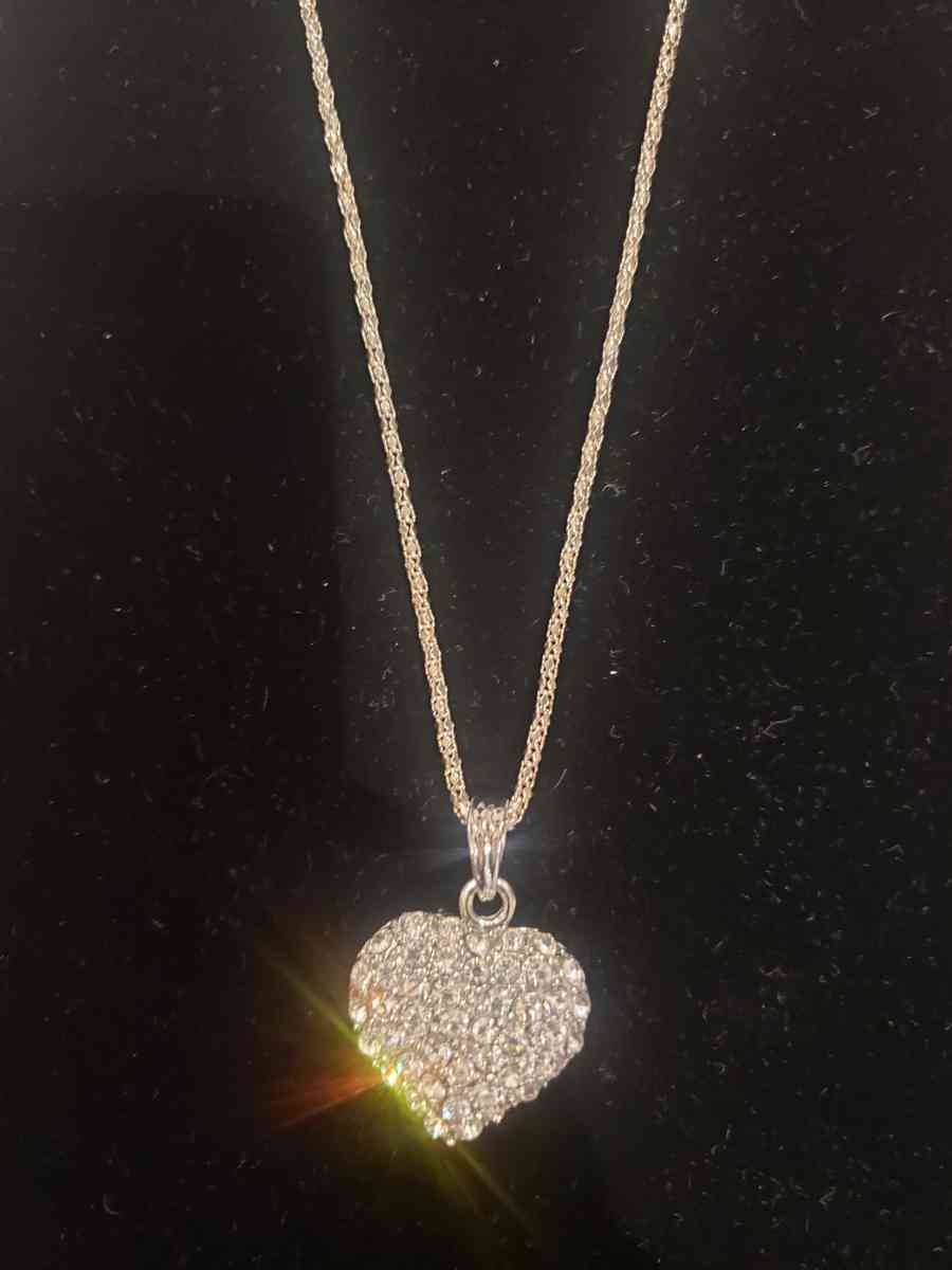 necklace and ear ring sets - Montebello, California - FleaMarketBay