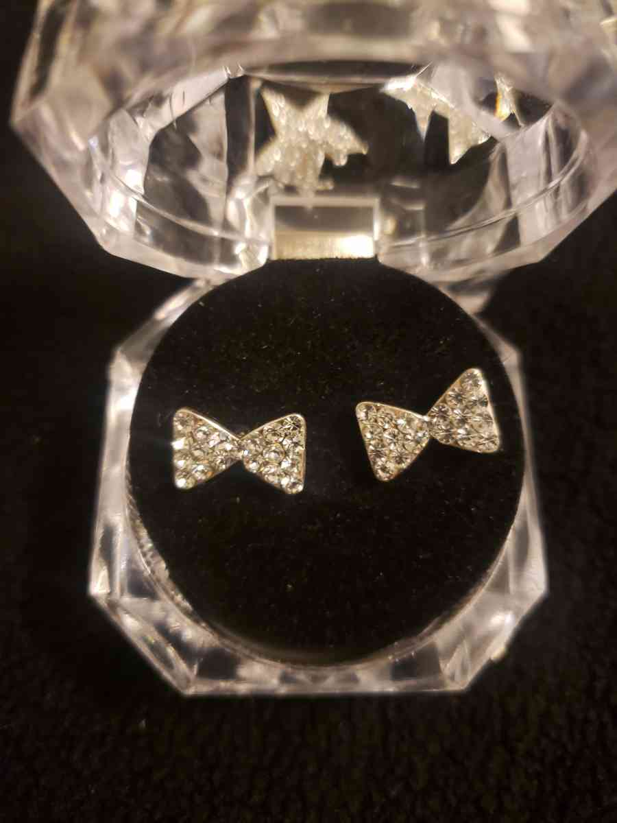 ear rings - Montebello, California - FleaMarketBay