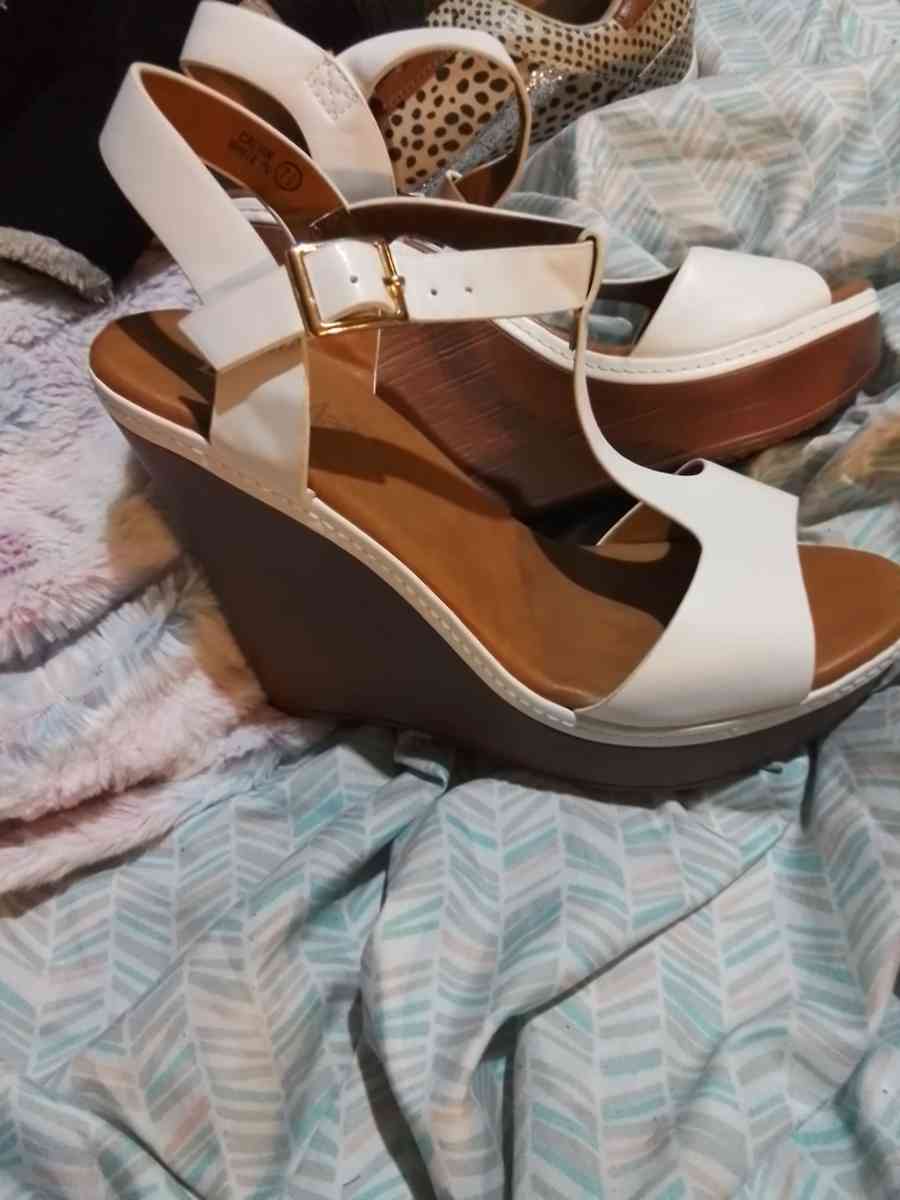 woman wedge sandals - Louisville, Kentucky - FleaMarketBay