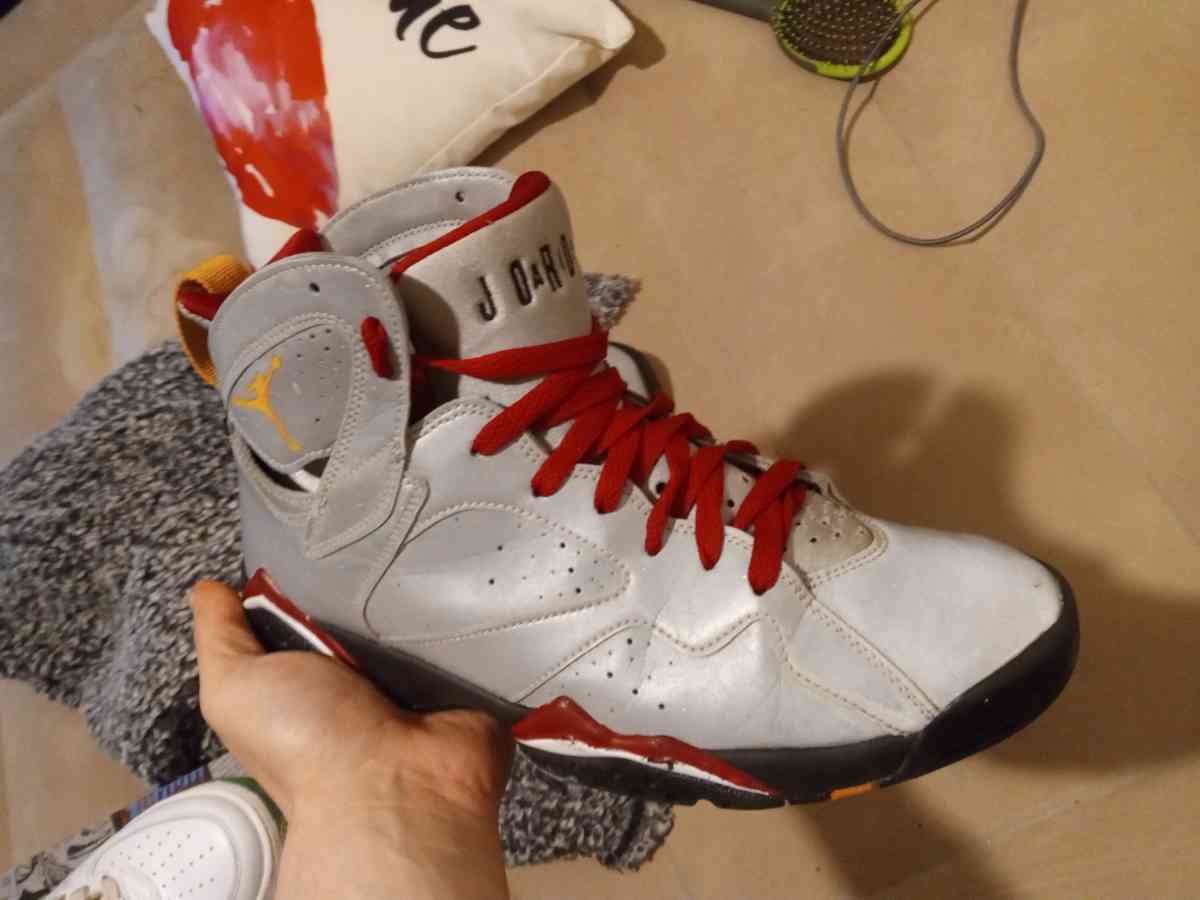 I want 90 bucks for these Jordans they are size 10 - Addieville, Illinois - FleaMarketBay