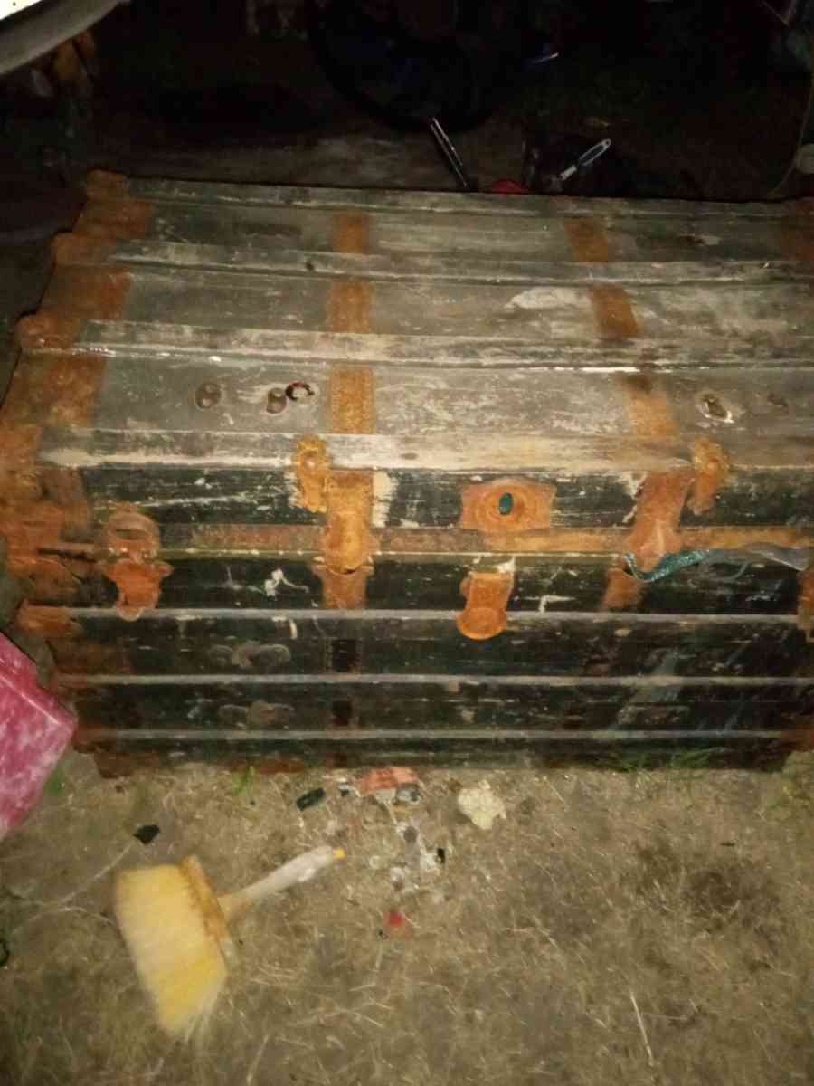 vintage Victorian trunk - Ingleside, Texas - FleaMarketBay