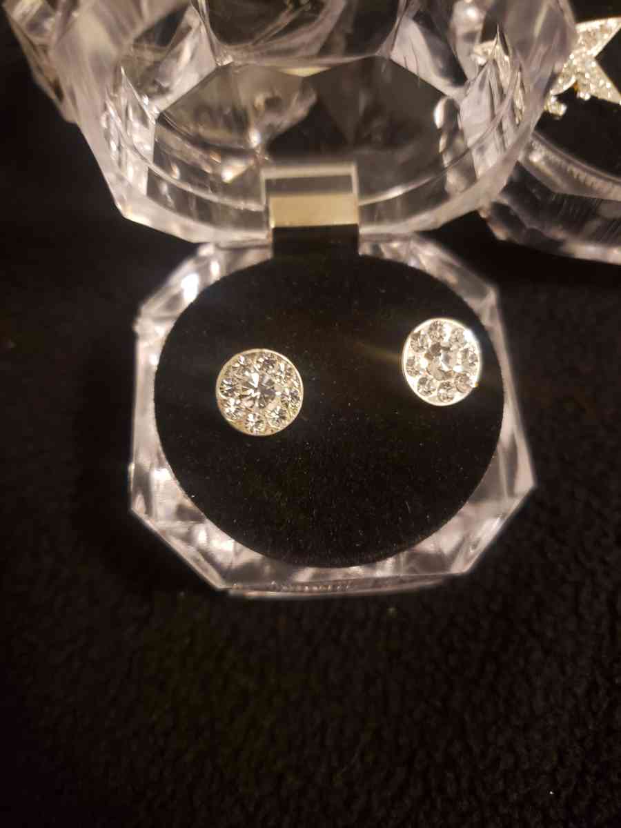 ear rings - Montebello, California - FleaMarketBay