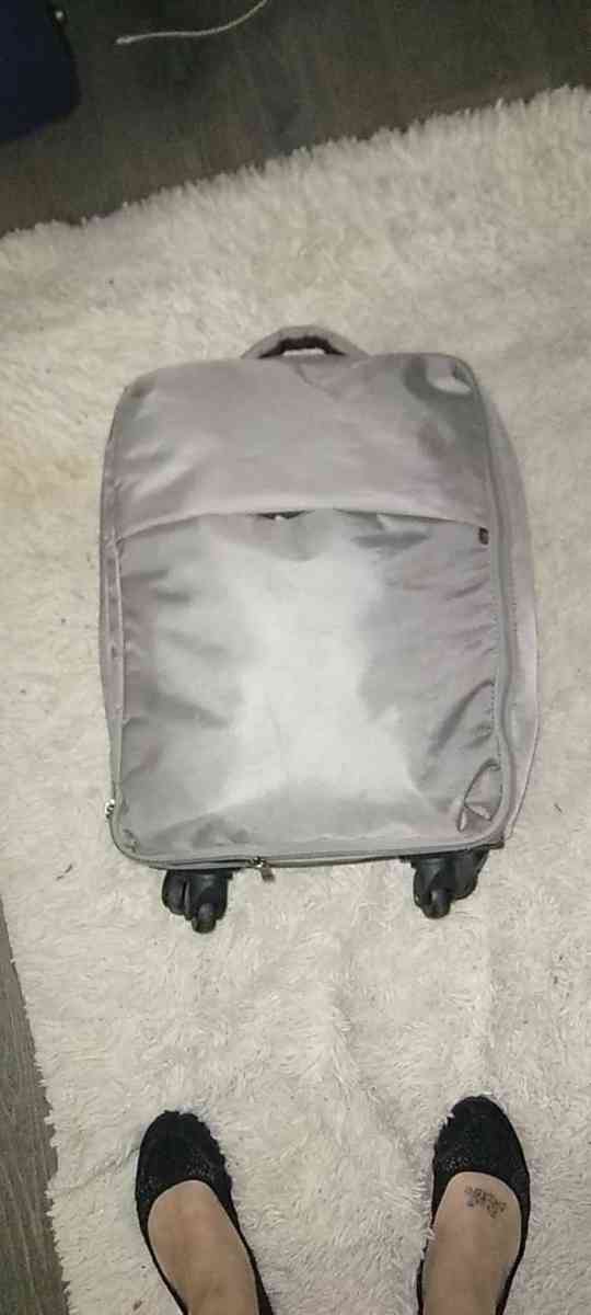 small silver suitcase - Salem, Oregon