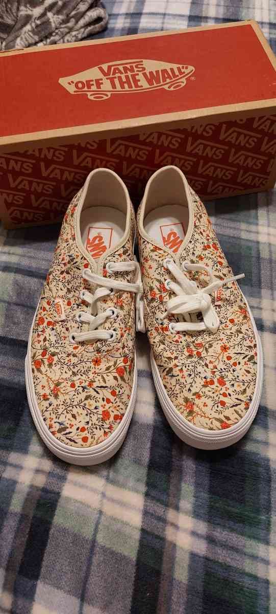 womens  vans shoes - Avondale, Arizona - FleaMarketBay