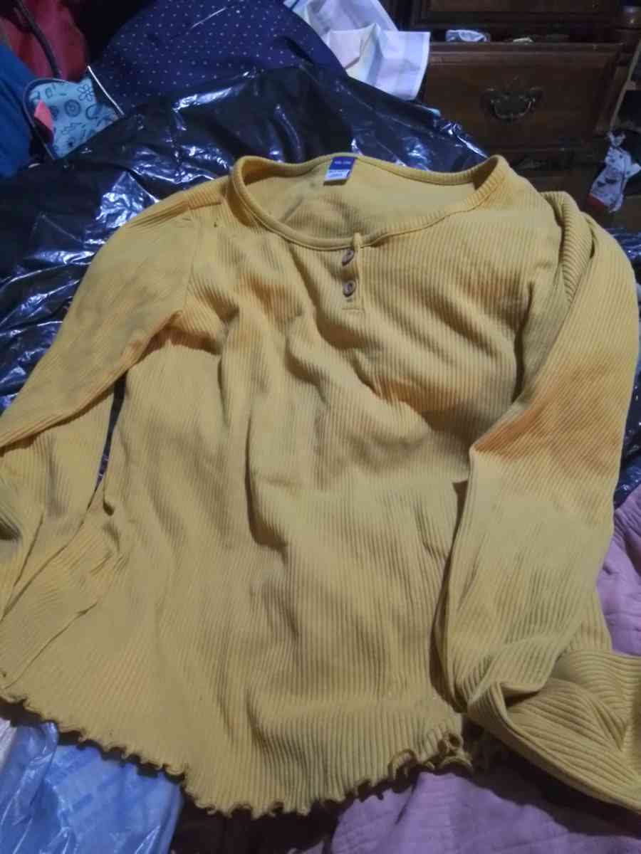 woman long sleeve shirt - Louisville, Kentucky - FleaMarketBay