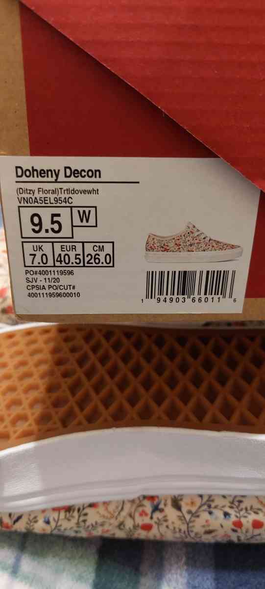 womens  vans shoes - Avondale, Arizona - FleaMarketBay