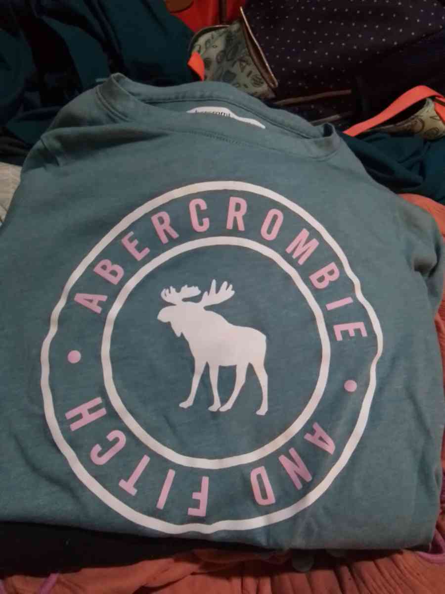 woman long sleeve - Louisville, Kentucky