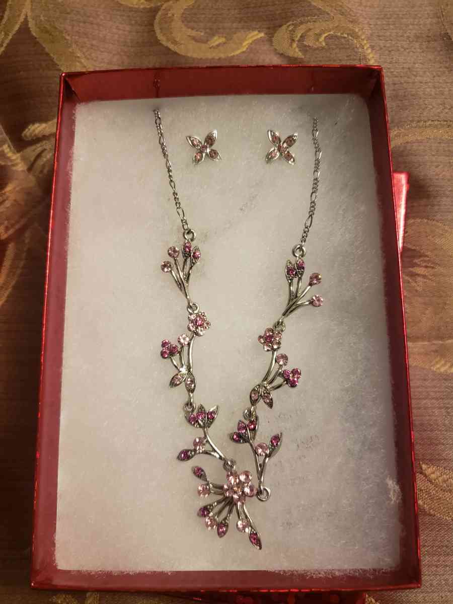 costume jewelry - Montebello, California