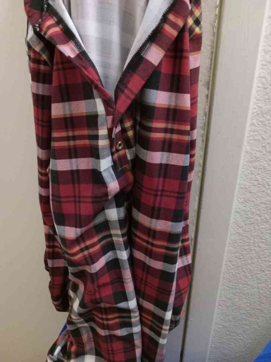 2 womens shirts $10 each - Colorado Springs, Colorado