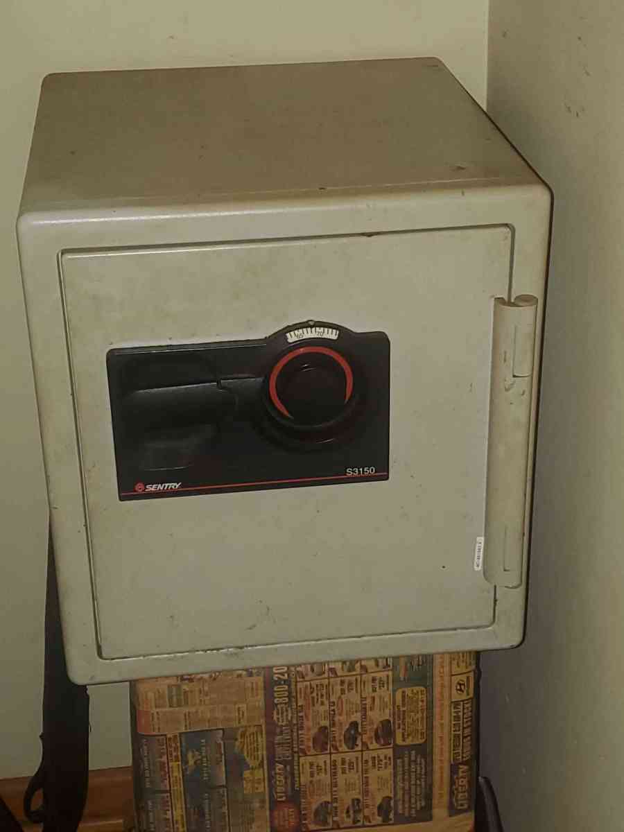 Safe With Combination - Detroit, Michigan - FleaMarketBay