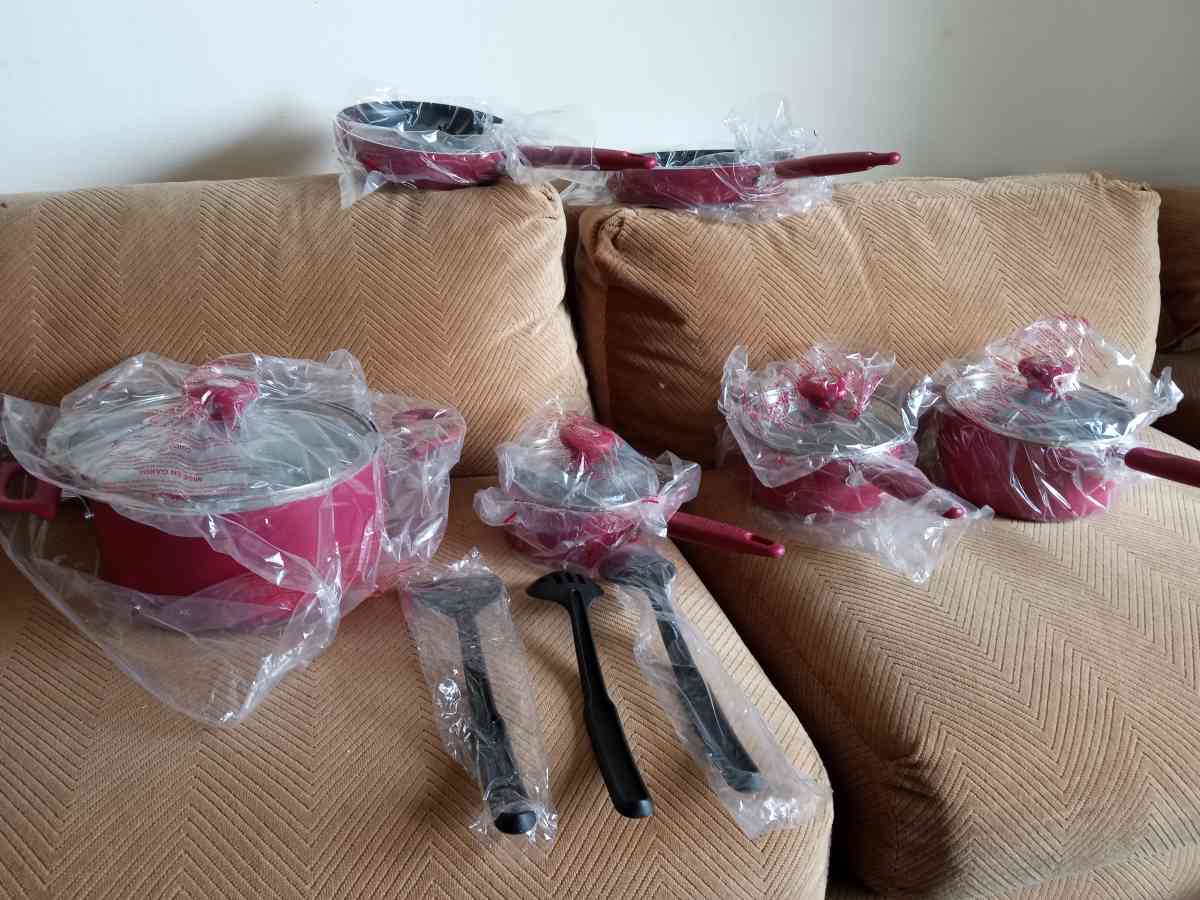 pots and pans set from QVC Rachel ray series - Dekalb, Illinois - FleaMarketBay