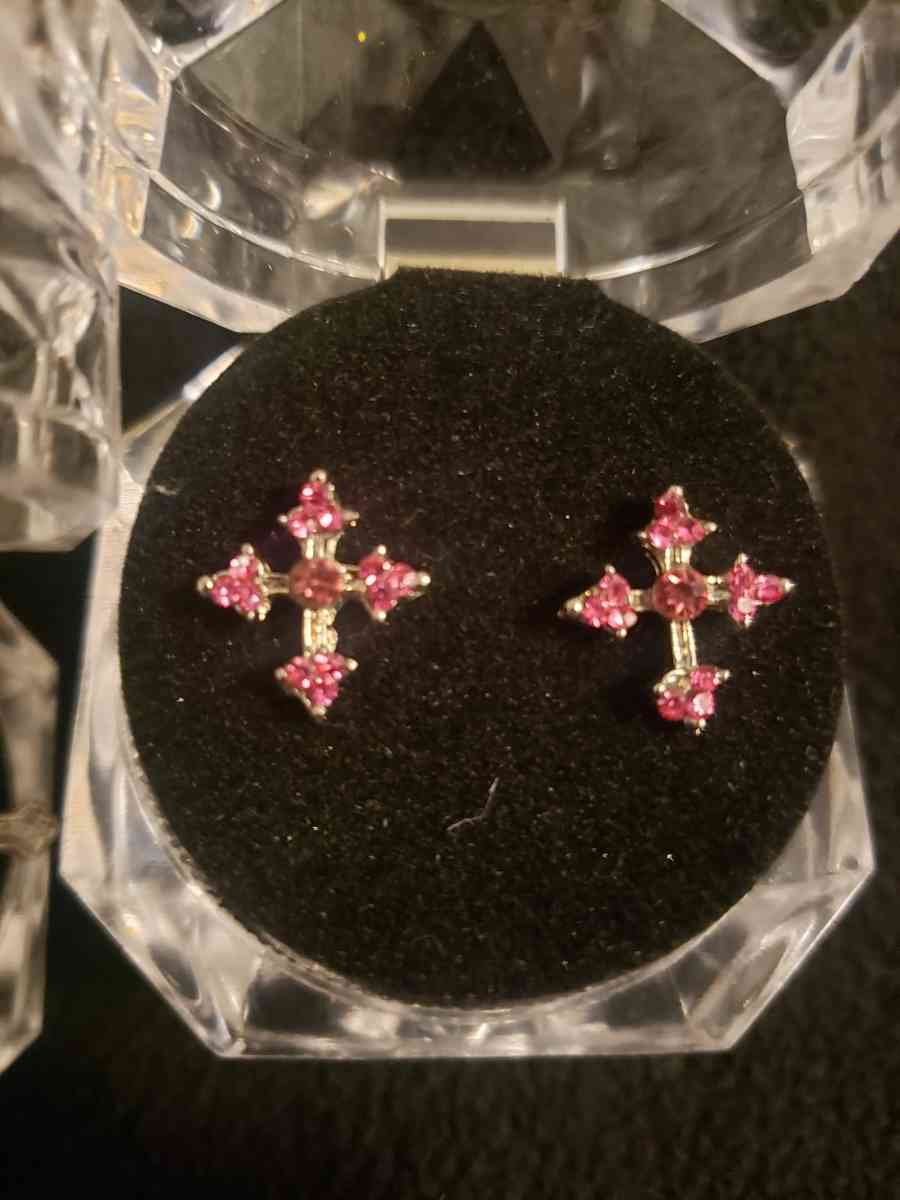 ear rings - Montebello, California - FleaMarketBay