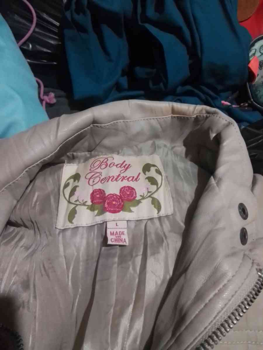 woman tan leather jacket - Louisville, Kentucky - FleaMarketBay