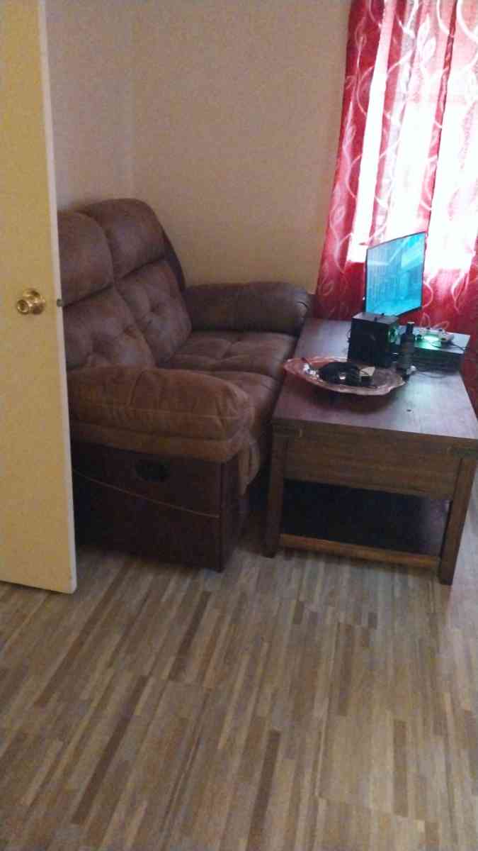 sofa leather de tres asientos - Brookline, Massachusetts - FleaMarketBay