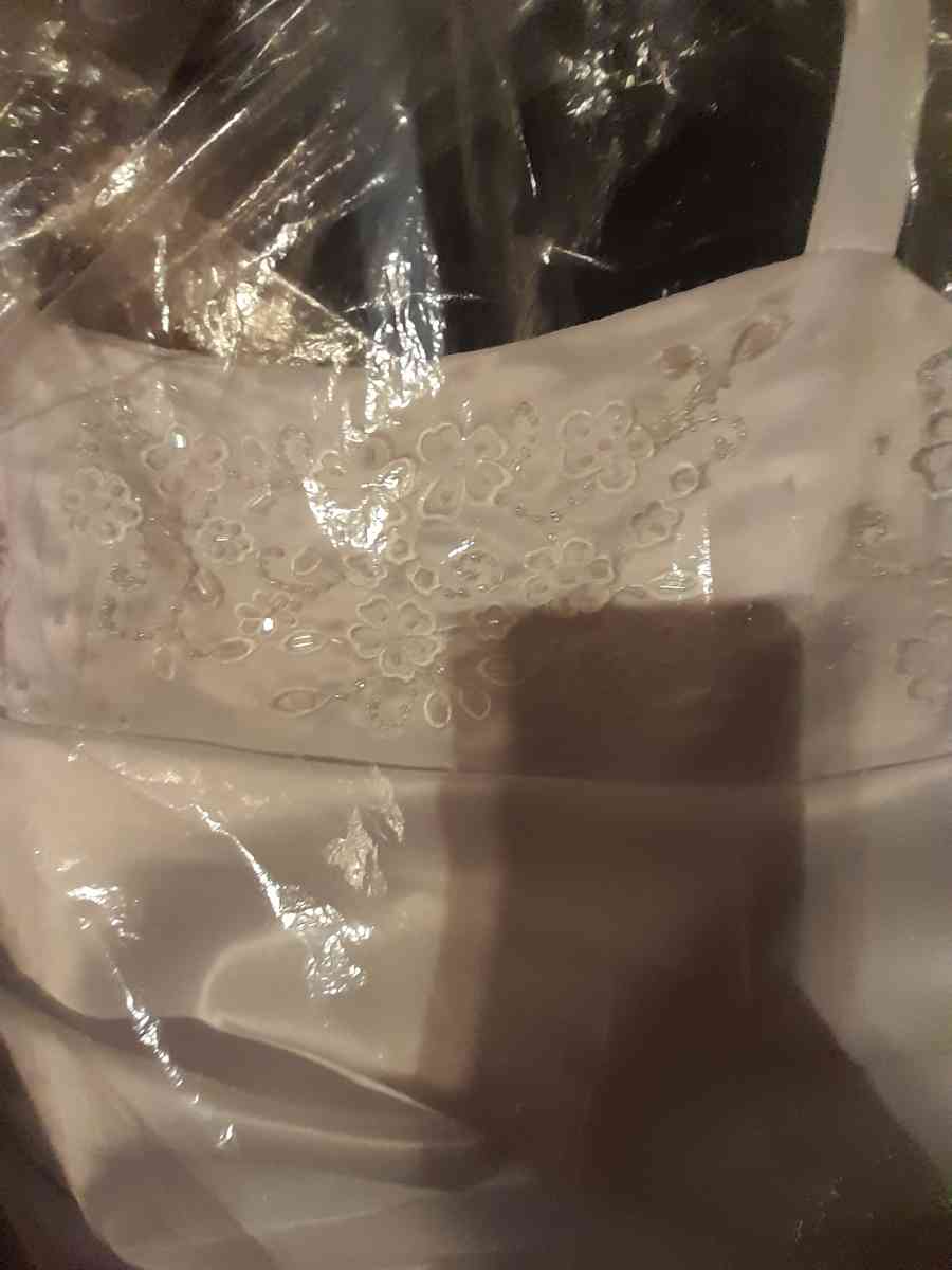 christen girls white dresses - Dallas, Texas - FleaMarketBay