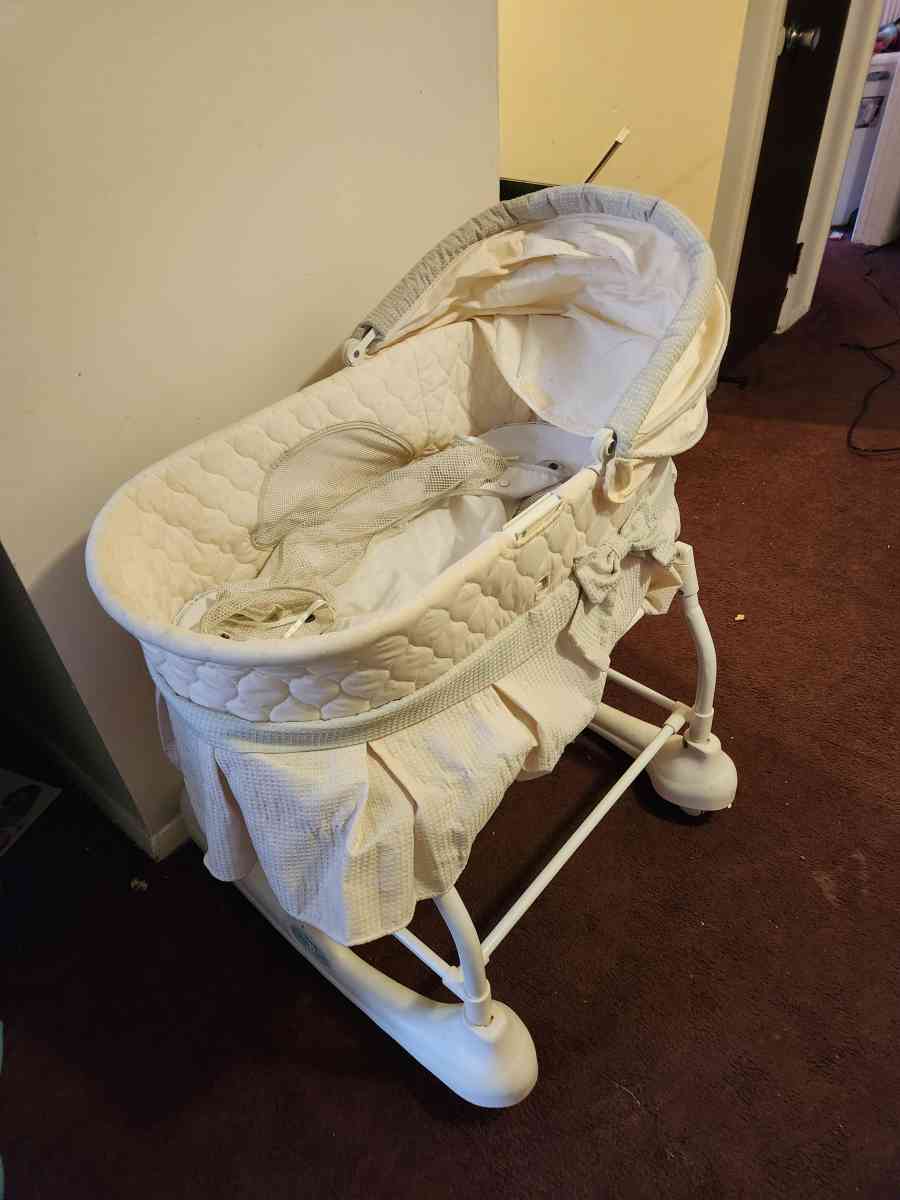 bassinet for boy or girl - Dayton, Ohio