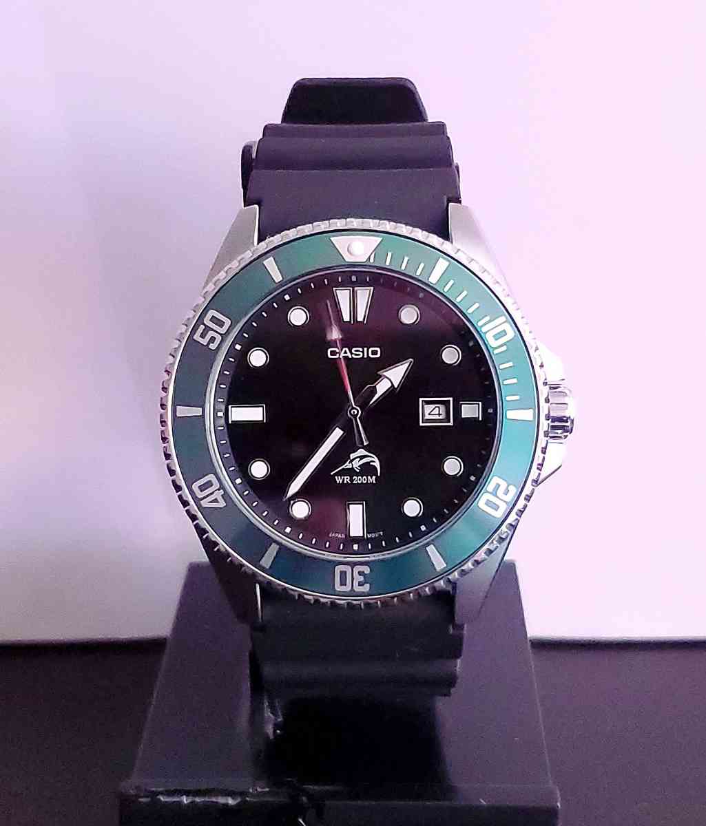 Mens Casio Watch Mdv106b1a3v 200 Meter Green Rotating Bezel - Lorain, Ohio