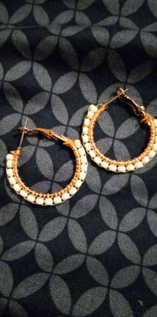 earrings - Alicia, Arkansas - FleaMarketBay