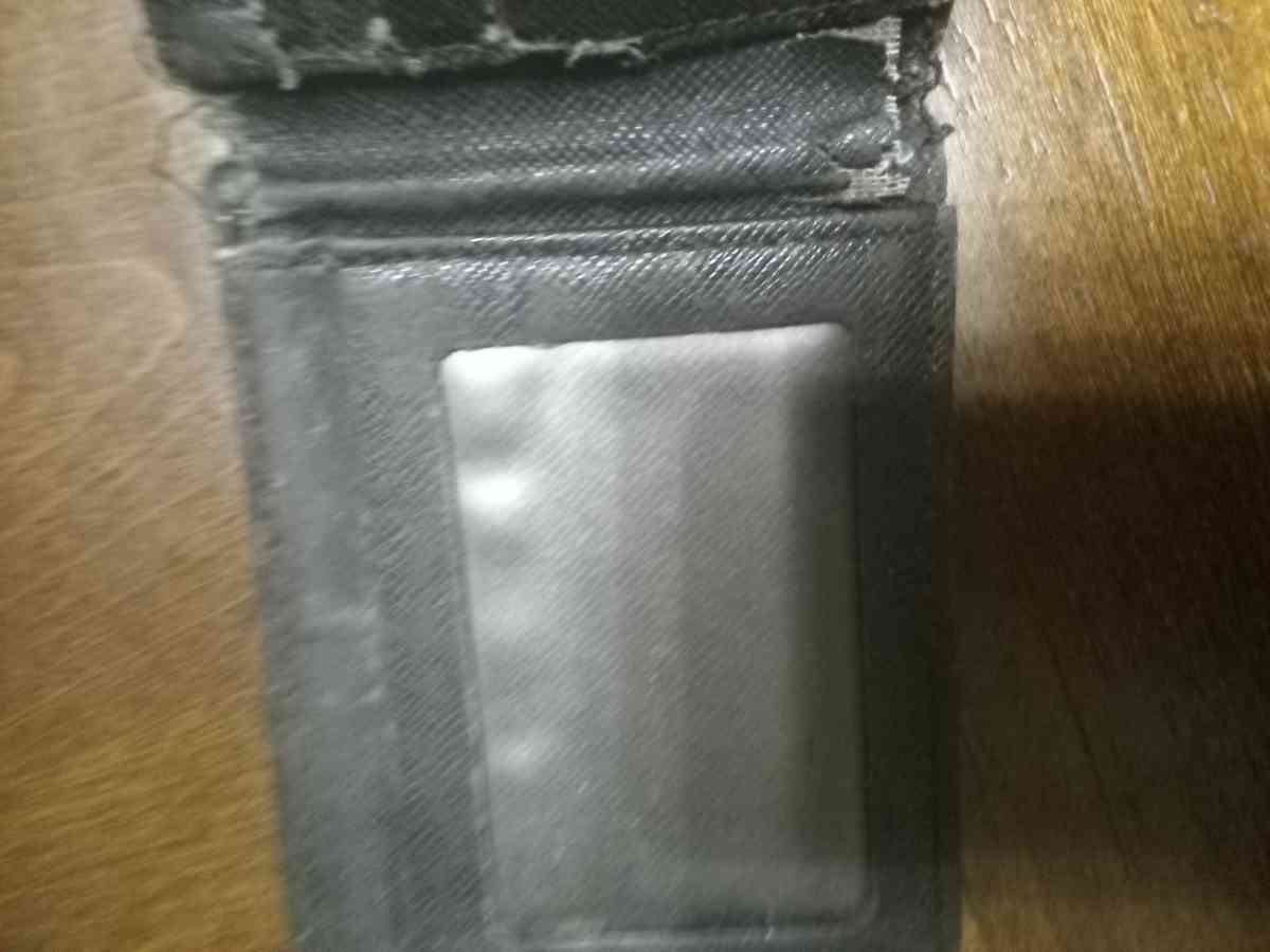 used LV WALLET - Monroeville, Pennsylvania - FleaMarketBay