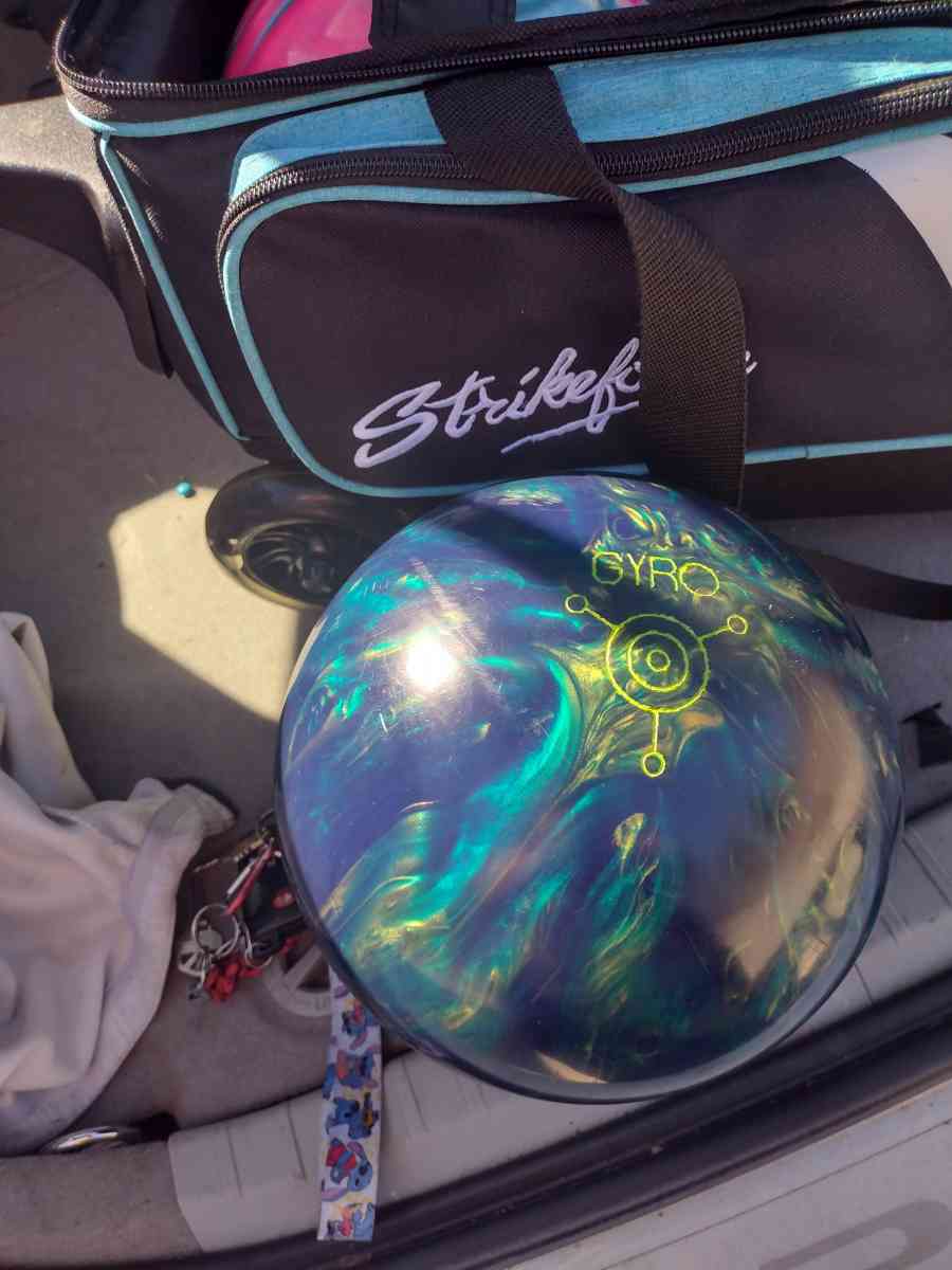 bowling balls - Elyria, Ohio - FleaMarketBay
