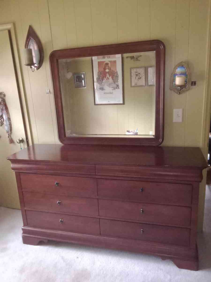 Kincaid Cherry Wood Wardrobe Bedroom Suit - Dallas, North Carolina - FleaMarketBay