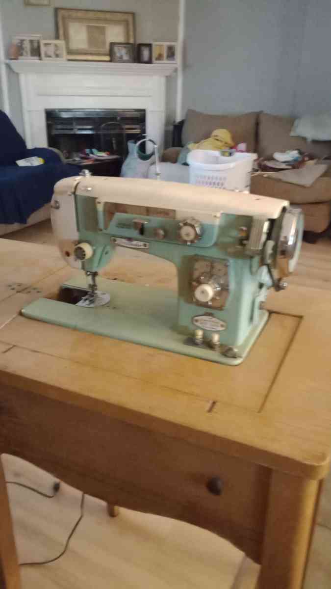 Antique Sewing machine - Warrenville, South Carolina