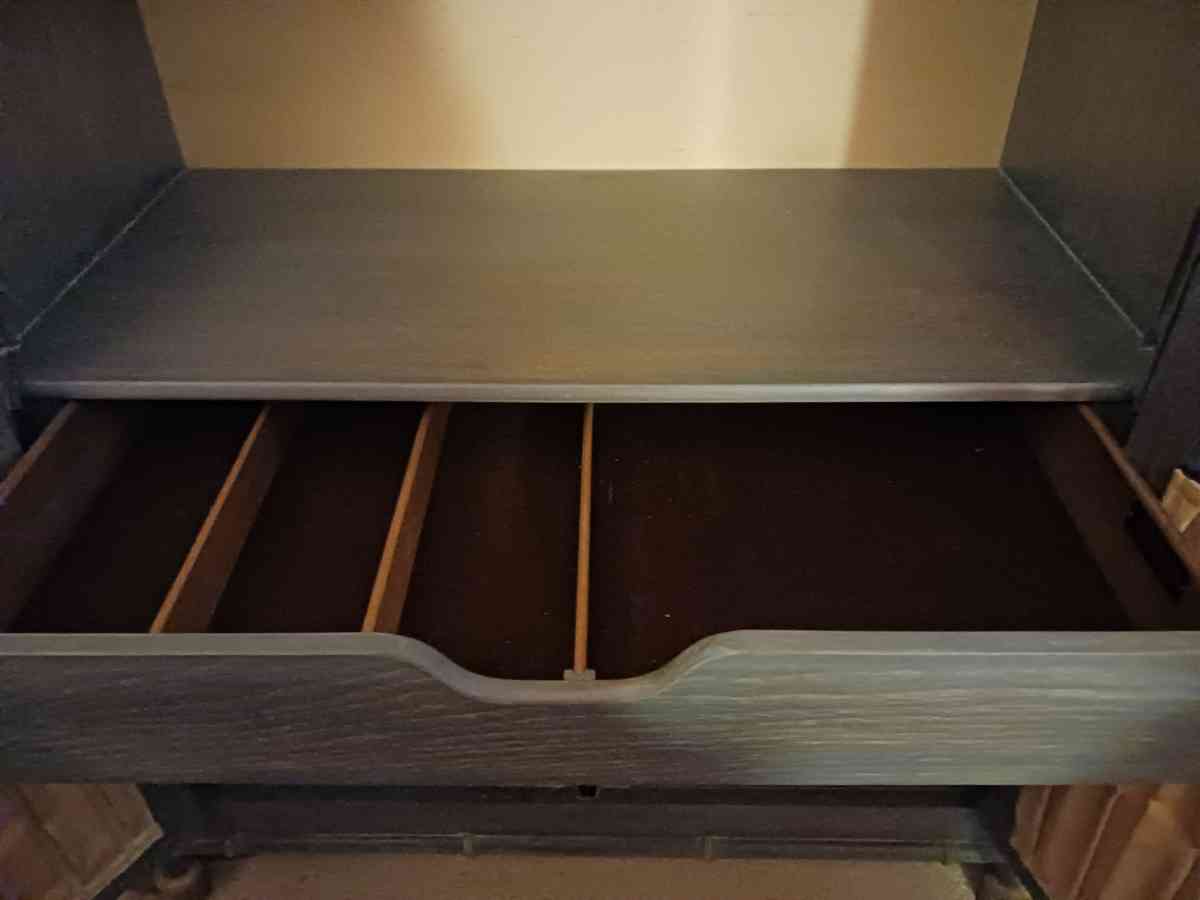 Tomlinson china cabinet - Southbury, Connecticut - FleaMarketBay