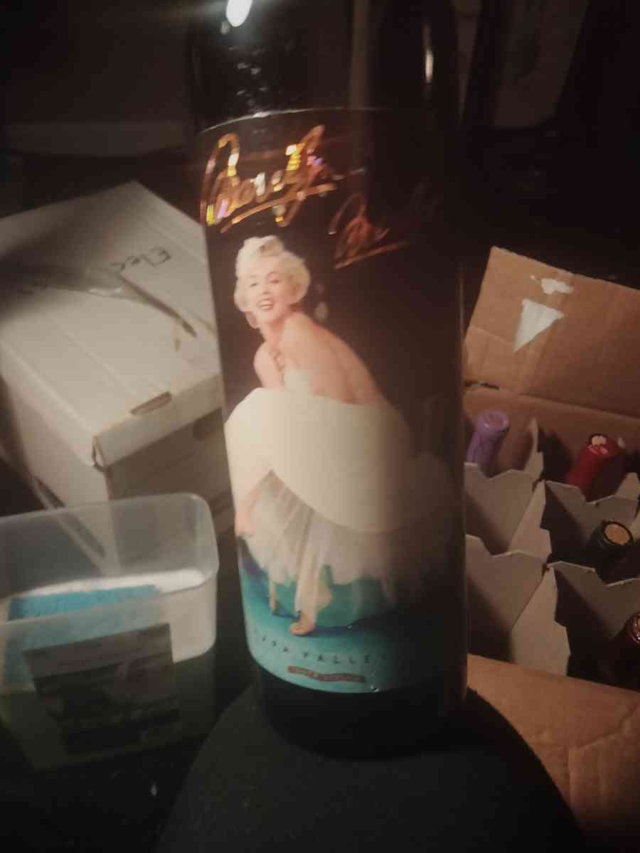 Marilyn Monroe wine collectors - Tacoma, Washington - FleaMarketBay