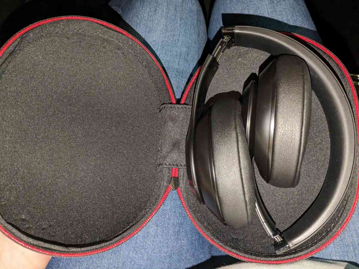 beats studio 3 wireless headphones - Fullerton, California - FleaMarketBay